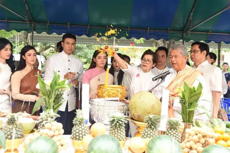 ภาพข่าว: บวงสรวงละคร “ปี่แก้วนางหงส์” ดัง ดัง ดัง ปัง ปัง ปัง