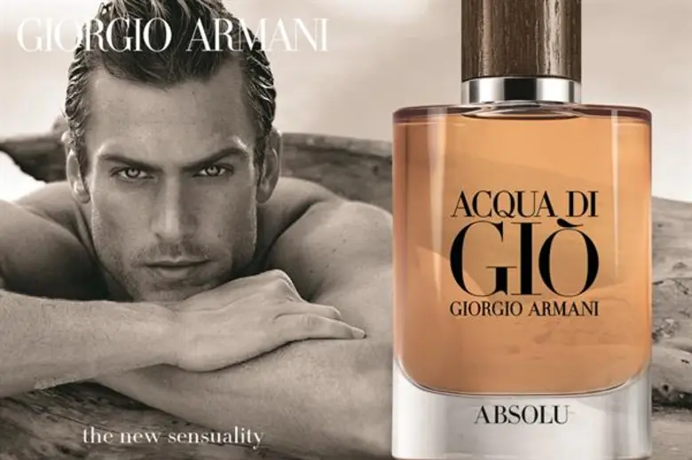 ACQUA DI GIO ABSOLU เมื่อความสดชื่นของน้ำมาบรรจบกับความอบอุ่นของไม้ ผู้ชายธาตุไม้ ผู้อยู่เหนือกระแสความนิยมของยุคสมัย ท่ามกลางภวังค์ความรู้สึกที่ล้ำลึกยิ่งกว่าเคย