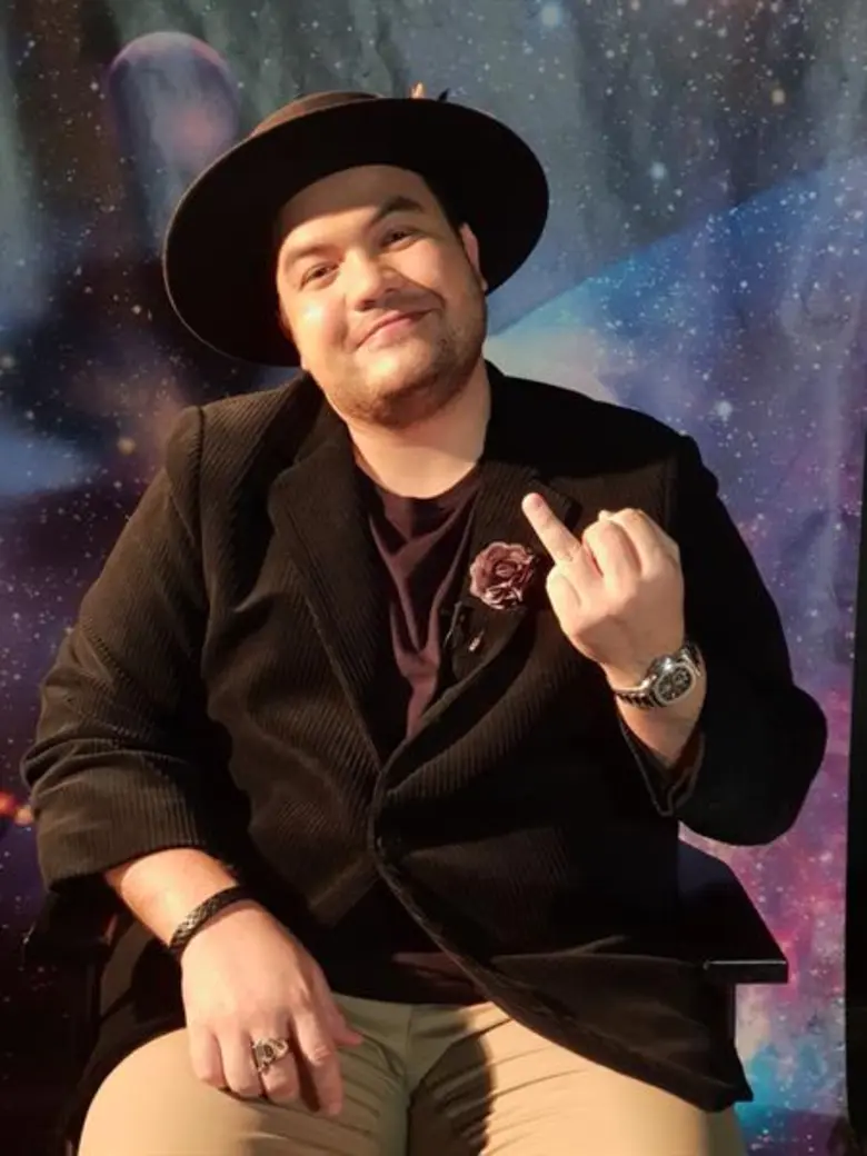 กลุ่มเพื่อนรักๆ ตอบว่าไงให้เป็น “โอ๊ต ปราโมทย์” 1 วัน ในรายการ “WHY ALWAYS OAT? อะไรๆ ก็กู”