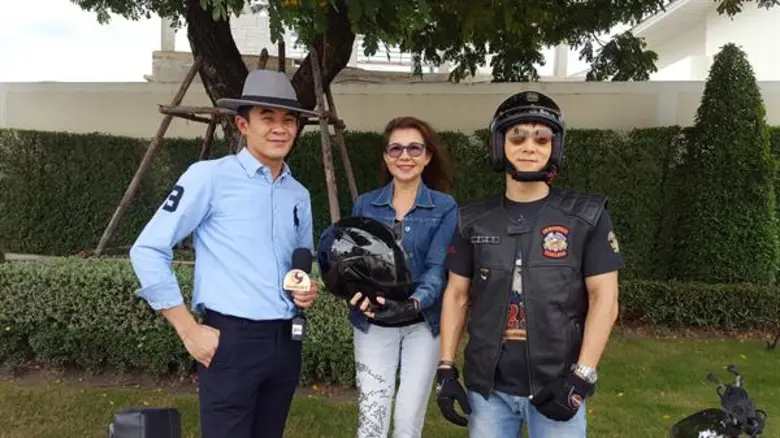 รายการวาไรตี้ลูกทุ่งสุดฮิต "เฮสนั่น ลั่นท...