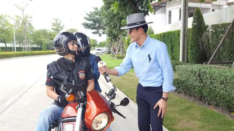 ทีวีไกด์: รายการ “เฮสนั่น ลั่นทุ่ง” แหล่มไปเล้ยยย พบกับ “อ๊อฟ ศุภณัฐ” ควงสาวรู้ใจลั้นลา เกาะเกร็ด ในรายการ “เฮสนั่น ลั่นทุ่ง”