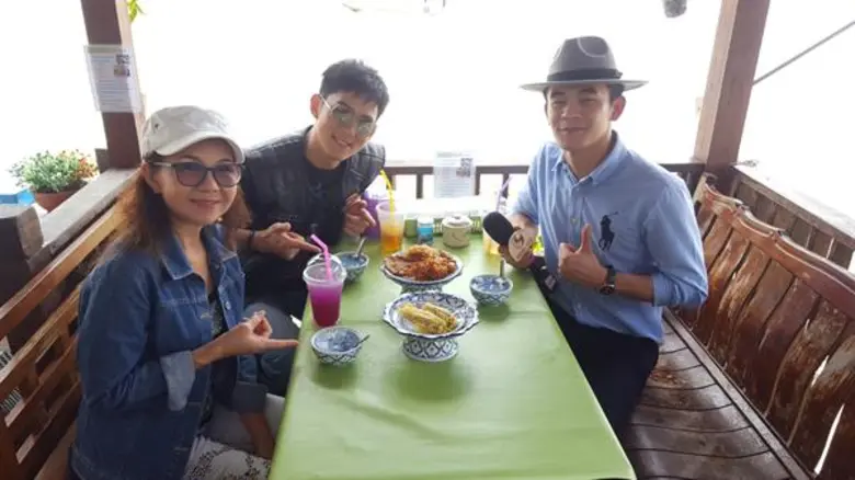 ทีวีไกด์: รายการ “เฮสนั่น ลั่นทุ่ง” แหล่มไปเล้ยยย พบกับ “อ๊อฟ ศุภณัฐ” ควงสาวรู้ใจลั้นลา เกาะเกร็ด ในรายการ “เฮสนั่น ลั่นทุ่ง”