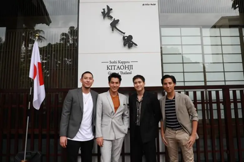 นานๆ กลับมารวมตัวกันแบบครบแก๊งทั้งที 4 หน...