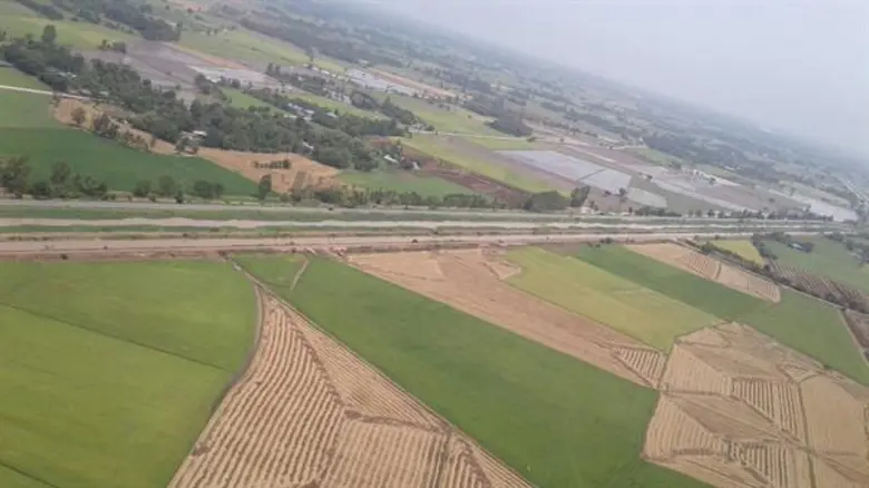 ฝนหลวงฯ ประสาน 2 หน่วยปฏิบัติการช่วยเหลือพื้นที่การเกษตรเขตอำเภอเนินขาม จังหวัดชัยนาท