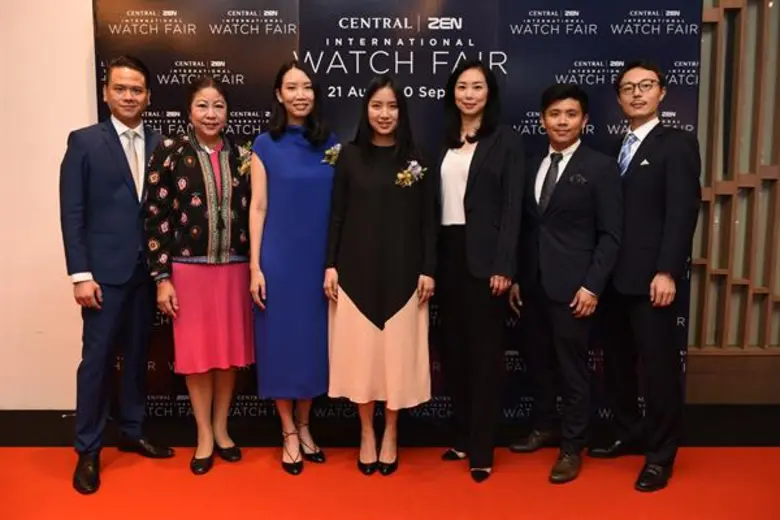 ณัฐธีรา บุญศรี (คนกลาง) กรรมการผู้จัดการ ...