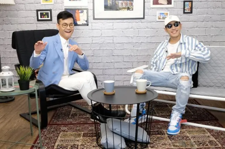 ทีวีไกด์: รายการ “Loukgolf’s English Room” แขกรับเชิญ โต้ง Twopee Southside O/A วันอาทิตย์ที่ 26 สิงหาคม นี้ เวลา 13.00 น.