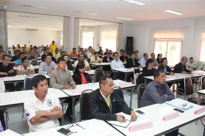 กยท. เปิดโต๊ะเจรจาร่วมสถาบันเกษตรกรฯ เปิดล็อตแรกขายยางแผ่นรมควัน 3,000 ตัน