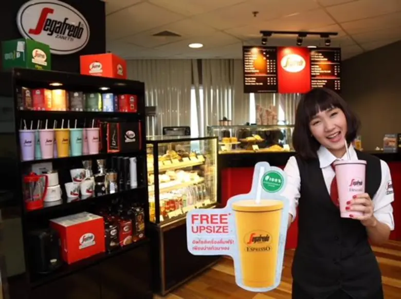 ปัจจุบันมีการใช้แก้วพลาสติกแบบใช้ครั้งเดี...