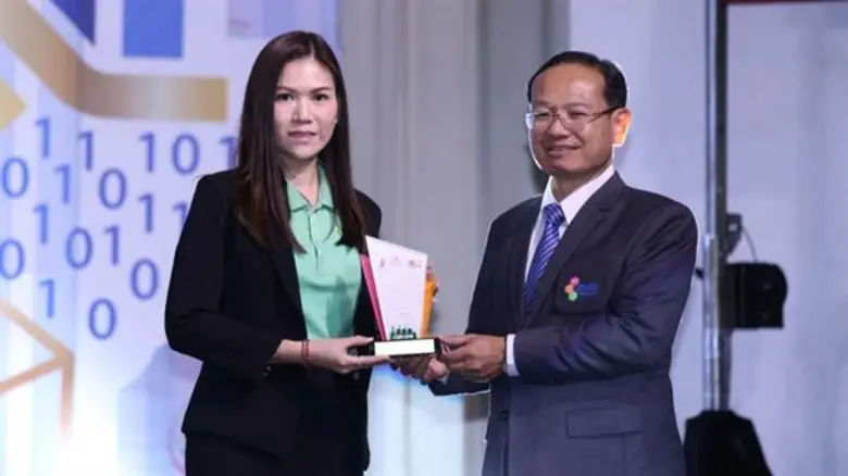 คุณพรเพ็ญ เผ่ารัชตพิบูลย์ ผู้จัดการฝ่ายวิ...