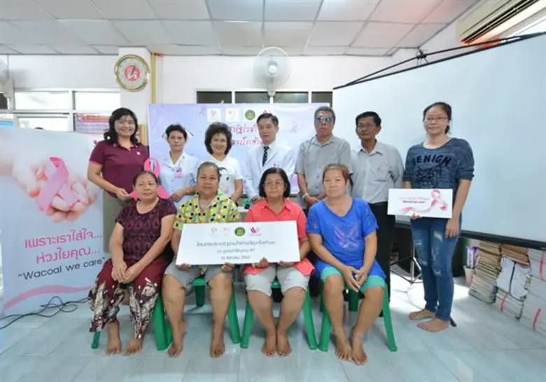 นางสาวการุณี สุหร่าย (แถวยืนที่ 3 จากซ้าย...