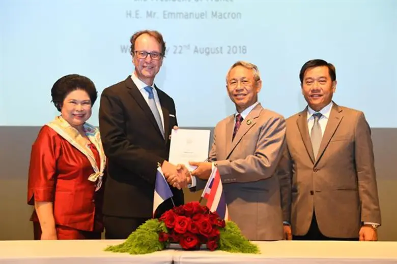 เฉลิมฉลองสัมพันธ์ไทย-ฝรั่งเศส “มหาวิทยาลัยศิลปากร” มอบปริญญาดุษฎีบัณฑิตฯ แก่ ฯพณฯ เอ็มมานูเอล มาครง ประธานาธิบดีแห่งสาธารณรัฐฝรั่งเศส เชิดชูเป็นต้นแบบของผู้นำรุ่นใหม่