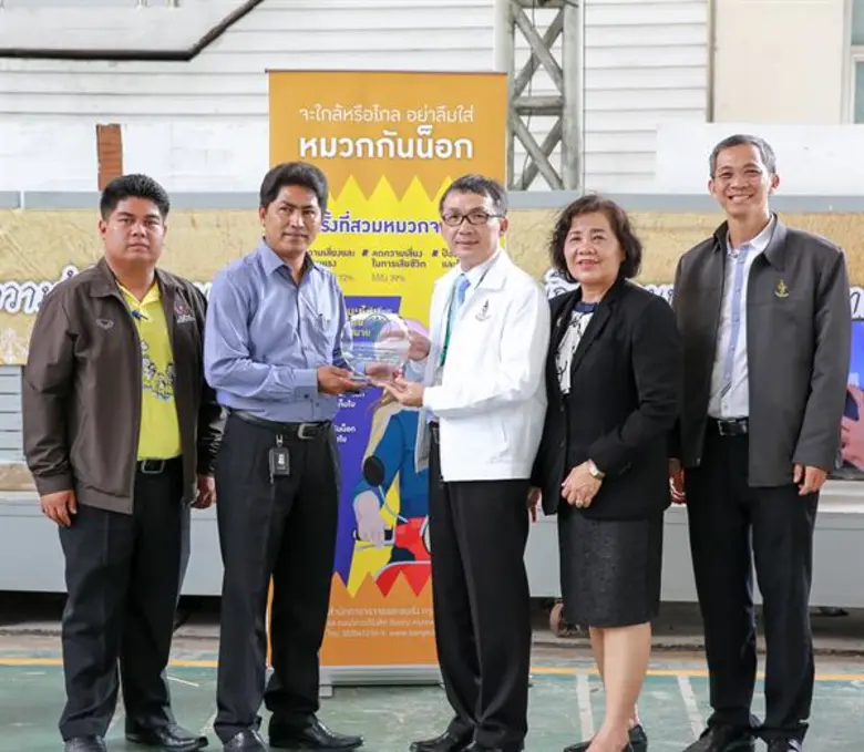 สำนักการจราจรและขนส่ง กรุงเทพมหานคร จัดกิจกรรม “กันน็อก กันนะ” รณรงค์สวมหมวกกันน็อก 100 %