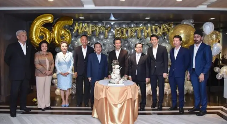 คณะผู้บริหาร และพนักงาน บริษัท บมจ.คันทรี...