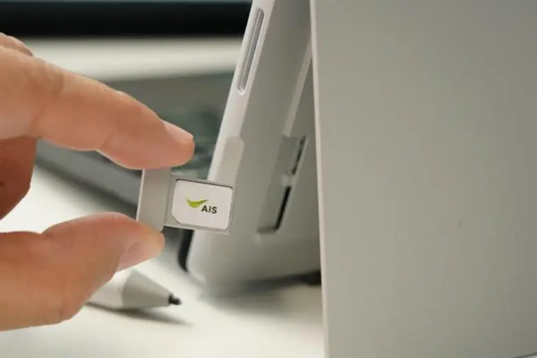 AIS ผนึกกำลัง Microsoft ประกาศความร่วมมือเปิดตัว นวัตกรรมแล็บท็อป “Surface Pro LTE” บนเครือข่ายที่ดีที่สุด เป็นครั้งแรกของไทย ตอบสนองไลฟ์สไตล์ชีวิตที่ลงตัว เพิ่มประสิทธิภาพการทำงานให้กับกลุ่มลูกค้าธุรกิจ