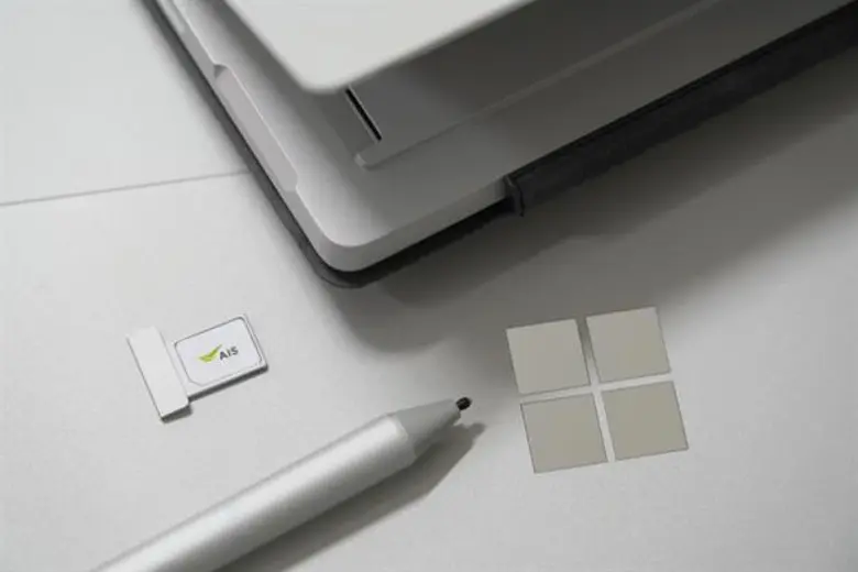 AIS ผนึกกำลัง Microsoft ประกาศความร่วมมือเปิดตัว นวัตกรรมแล็บท็อป “Surface Pro LTE” บนเครือข่ายที่ดีที่สุด เป็นครั้งแรกของไทย ตอบสนองไลฟ์สไตล์ชีวิตที่ลงตัว เพิ่มประสิทธิภาพการทำงานให้กับกลุ่มลูกค้าธุรกิจ