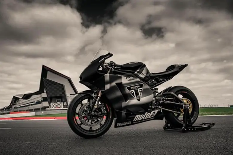 - ไทรอัมพ์ พร้อมเฉลิมฉลองการกลับมาสู่บัลล...