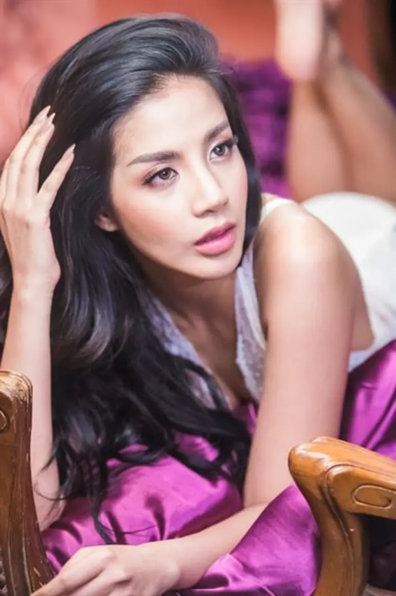 ส่อง! ชุดนอน (ไม่ได้นอน) “ใบเตย อาร์สยาม”  สวยหวิวเบาบาง...ไม่ผิดหวัง “เซ็กซี่ตัวแม่”