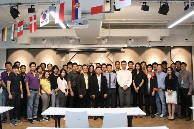 นายชรินทร์ กูลประดิษฐศิลป์ (ที่ 3 จากซ้าย...