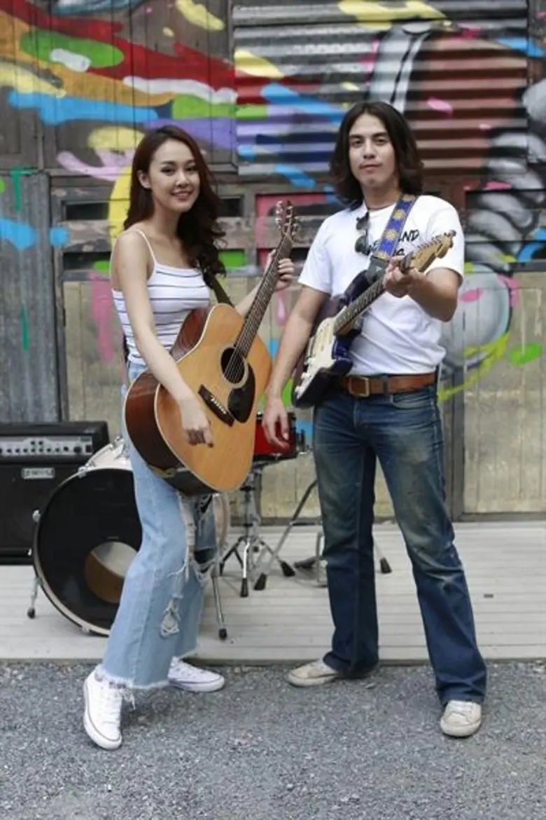 “พีธ-พีระ” คุมเข้ม! “ทิชา” ควงหนุ่ม “เจสซี่” ลีดกีต้าร์โชว์ครั้งแรก ในเอ็มวี “เหมือนเดิม แต่ไม่เหมือนเดิม”