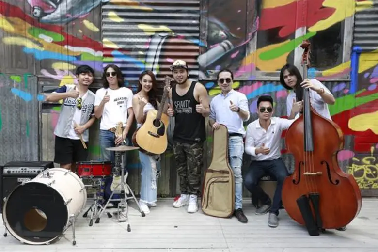 “พีธ-พีระ” คุมเข้ม! “ทิชา” ควงหนุ่ม “เจสซี่” ลีดกีต้าร์โชว์ครั้งแรก ในเอ็มวี “เหมือนเดิม แต่ไม่เหมือนเดิม”