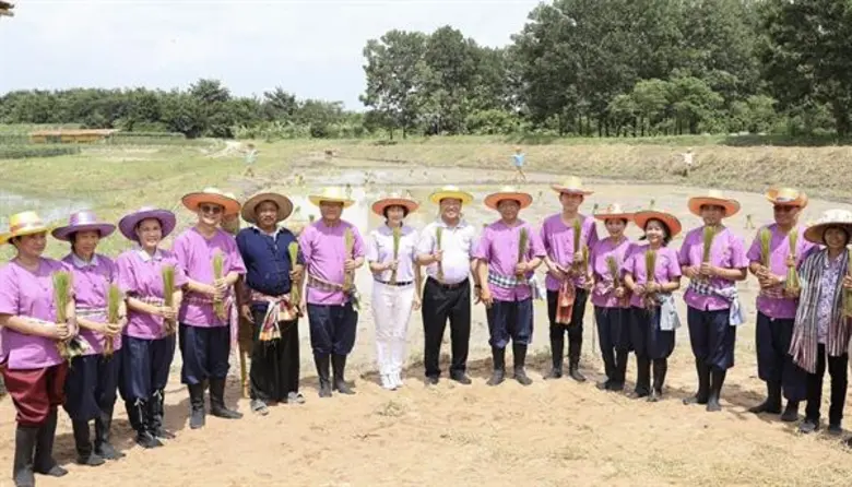 นายเทวินทร์ วงศ์วานิช ประธานเจ้าหน้าที่บร...