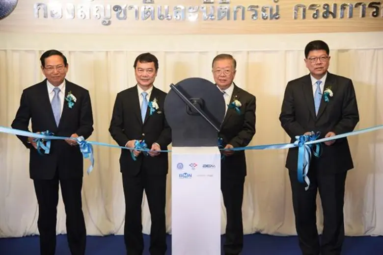 บีเอ็มเอ็น ลงนามร่วมกับ กรมการกงสุล กระทรวงการต่างประเทศ จัดตั้งสำนักงานสัญชาติและนิติกรณ์ที่ สถานีรถไฟฟ้าเอ็มอาร์ที คลองเตย  ครั้งแรกของการให้บริการนอกกระทรวง มอบความสะดวกสบายแก่ประชาชนยิ่งขึ้น