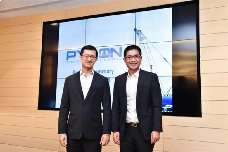 ดร.ชเนศวร์ แสงอารยะกุล (ขวา) ประธานกรรมกา...