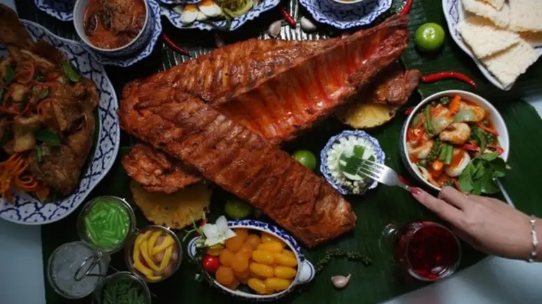 ชวนคุณมาลิ้มรสบุฟเฟ่ต์อาหารไทยมื้อกลางวัน...