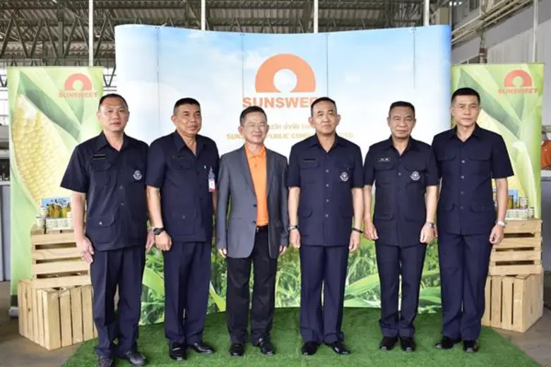 ดร.องอาจ กิตติคุณชัย (ที่ 3 จากซ้าย) ประธ...