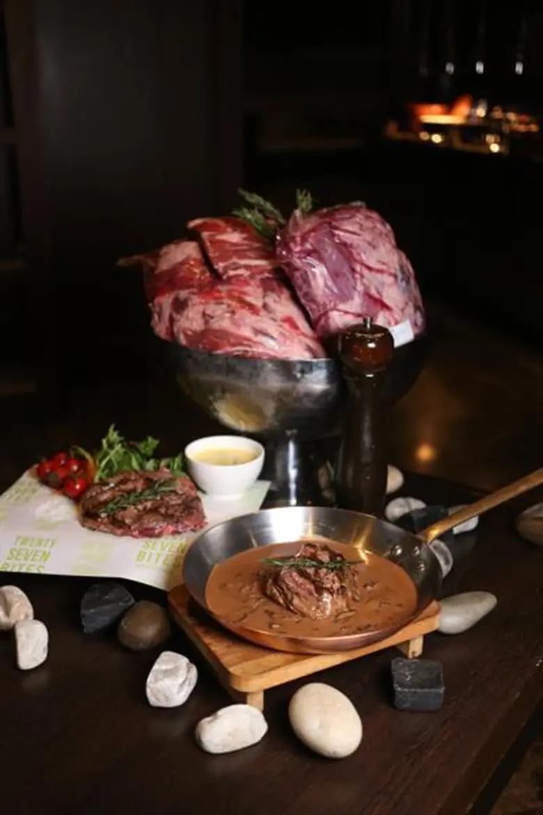 “สเต็กเนื้อออสเตรเลี่ยนอย่างดี ที่ ทเวนตี้ เซเว่น ไบทส์ บราสเซอรี่” โรงแรมเรดิสัน บลู พลาซ่า กรุงเทพ