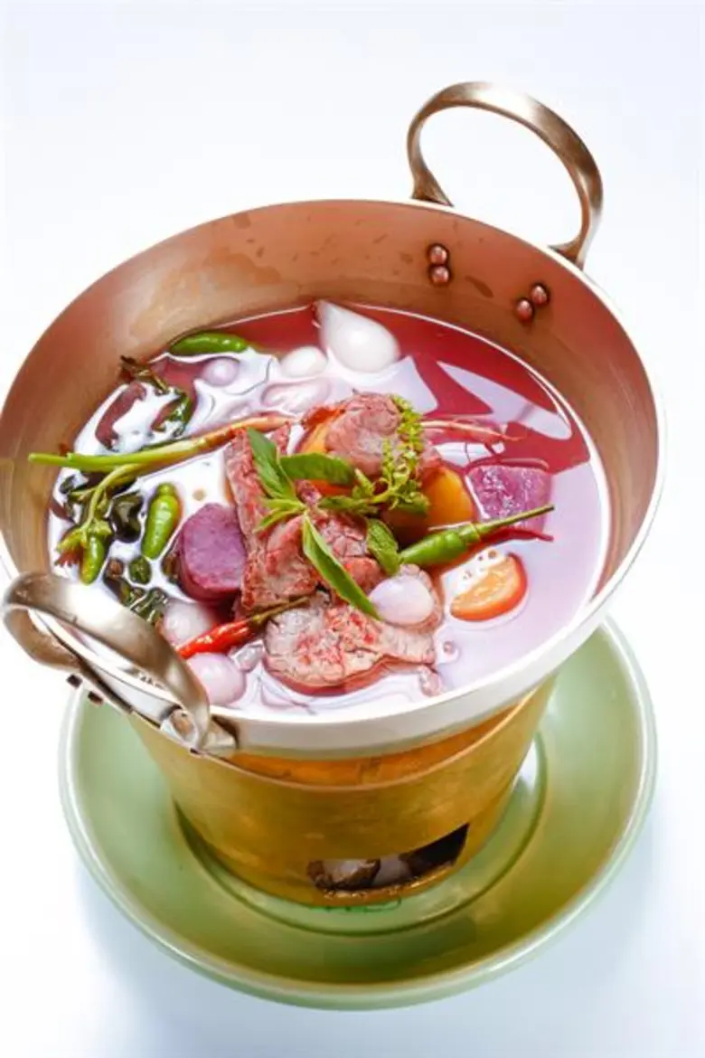 ห้องอาหารไทยสวนบัว โรงแรมเซ็นทาราแกรนด์ เ...