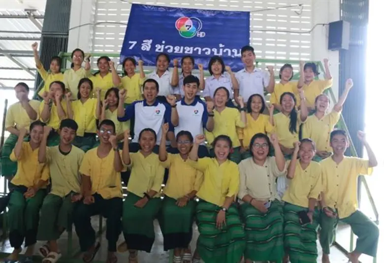 “7 สี ช่วยชาวบ้าน” นำ “บิ๊ก-อ้น” สร้างรอยยิ้มพร้อมให้กำลังใจพี่น้องผู้ประสบอุทกภัย จ.น่าน