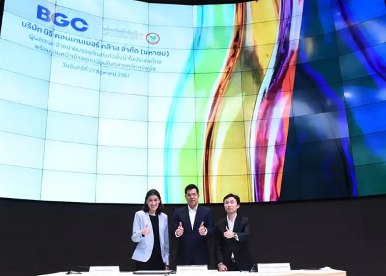 นายศิลปรัตน์ วัฒนเกษตร (กลาง) กรรมการผู้จ...