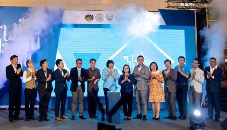 นางฉัตรพร ราษฎร์ดุษดี ผู้ว่าราชการจังหวัดเพชรบุรี (...