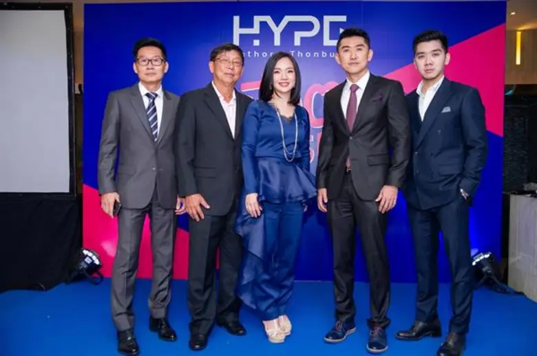 นายพรชัย กฤษฎาวรกุล (ที่ 2 ขวา) กรรมการผู...