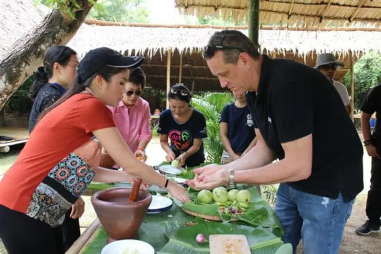 แล็บอาหารยั่งยืน (ประเทศไทย) ร่วมกับ สามพ...