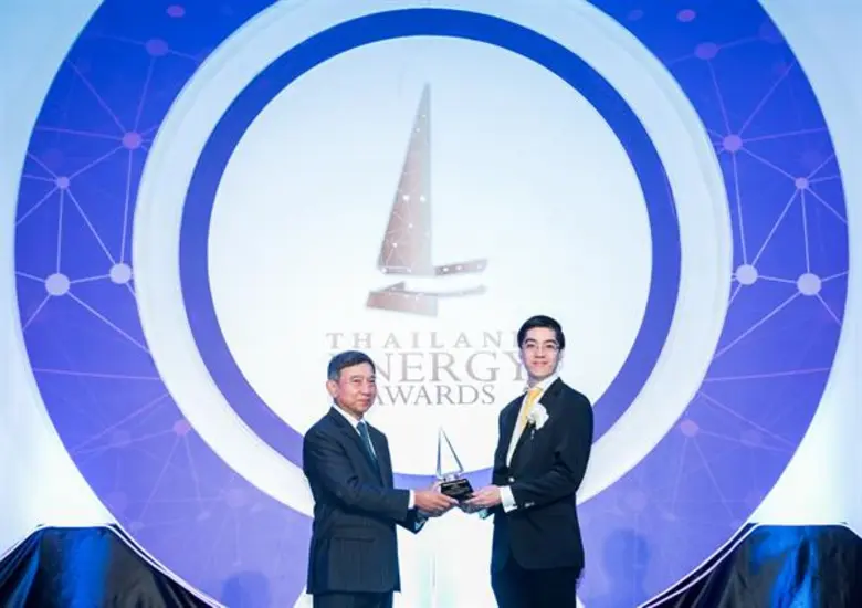 นายภัคพล เลี่ยวไพรัตน์ (ขวามือ) รองกรรมกา...