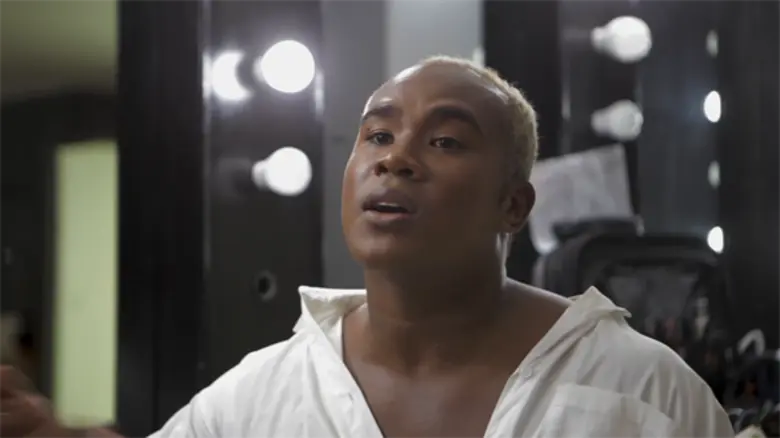 “วันเดอร์เฟรม” เติมเต็มเรื่องราวของซิงเกิ้ลใหม่ ด้วย3 มุมมองสามคนดังจากสามวงการที่ร่วมถ่ายทอดเรื่องราวประสบการณ์ "กลั้นใจ"