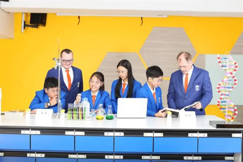 สาธิตนานาชาติพระจอมเกล้า จับมือ แพทย์ สจล. ขยายโควตารับตรงแพทย์ อินเตอร์ฯ พร้อมผุด “ซัมเมอร์ รีเสิร์ช เฟลโลวชิป” เรียนจริง – ทำจริง ร่วมกับมหาวิทยาลัย