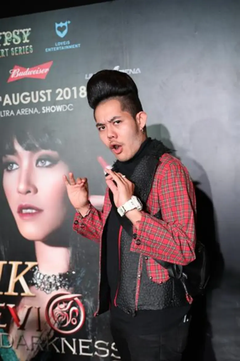 นับได้ว่าเป็นคอนเสิร์ตที่จัดเต็มและจัดหนั...