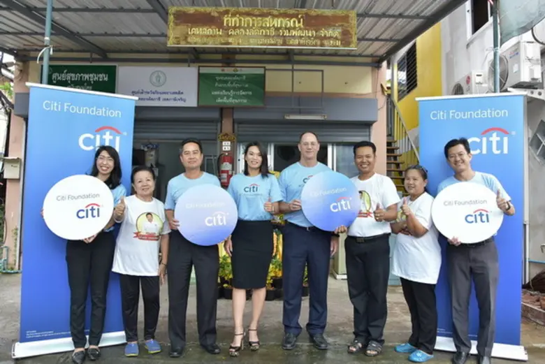 นางสาววันวิสาข์ โคมินทร์ (ที่ 4 จากซ้าย) ...