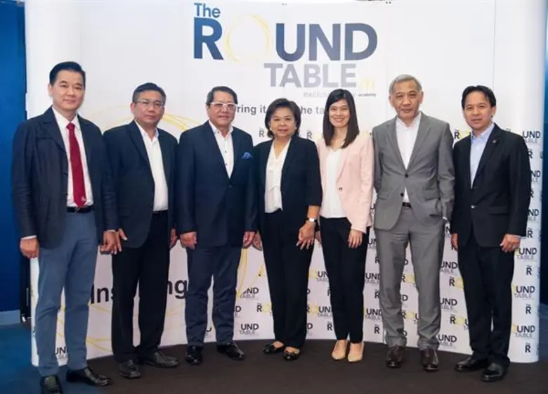 นายศิริศักดิ์ ประสิทธิ์สรรหา (ขวาสุด) ผู้...