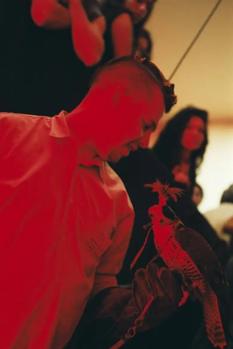 Movie Guide: พระเจ้าของโลกแฟชั่น มีได้แค่ “ ควีน “ เดียว แซ่บ ฉาว ! กว่าสารคดีเรื่องไหน ๆ เตรียมสำรวจทุกความดาร์กเบื้องหลังแฟชั่นระดับโลก ใน "McQueen แม็คควีน " สารคดีเจ้าของคะแนนรีวิวเต็ม 100 27 กันยายนนี้ ในประเทศไทย