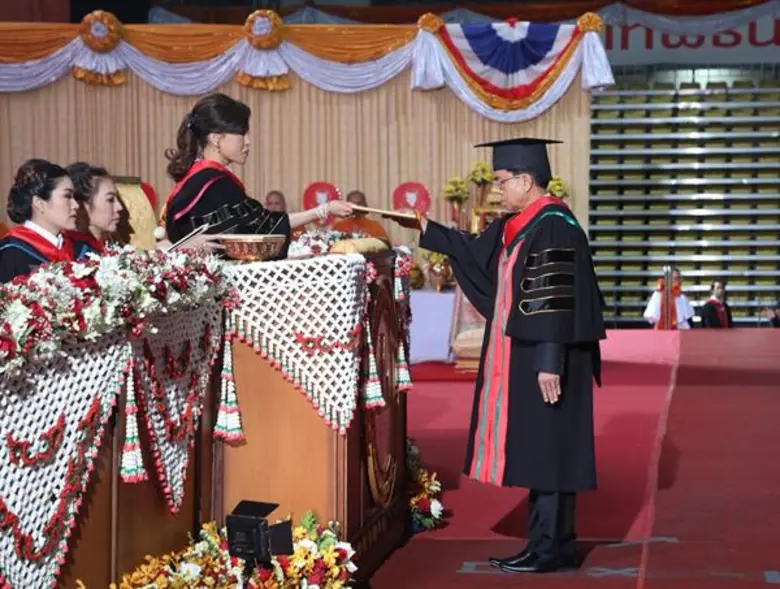 ทูลกระหม่อมหญิงอุบลรัตนราชกัญญา สิริวัฒนาพรรณวดี พระราชทานปริญญาบัตรแก่ผู้สำเร็จการศึกษาจากมหาวิทยาลัยกรุงเทพธนบุรี ประจำปีการศึกษา 2560