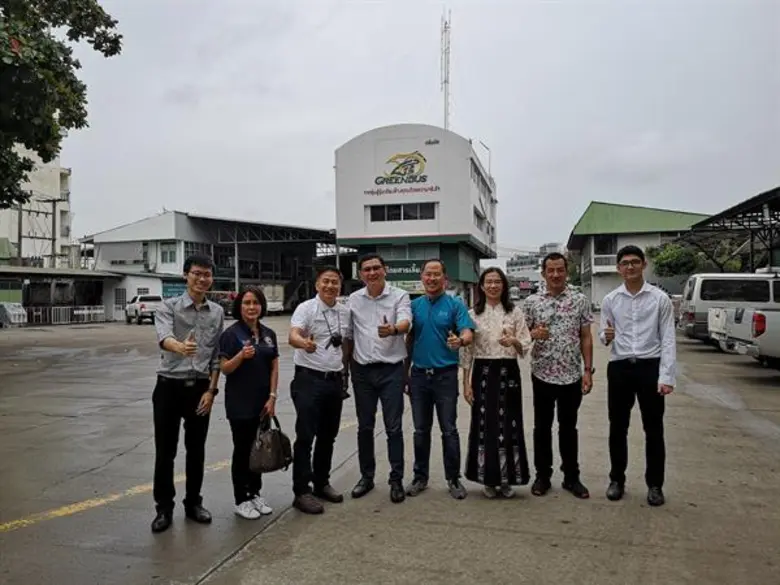 นายสมภพ ศักดิ์พันธ์พนม (ที่ 3 จากซ้าย) ปร...