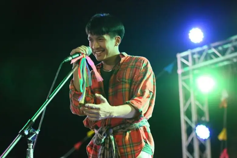 ติดใจงานแสดงเข้าแล้วก็ว่าได้สำหรับนักร้อง...