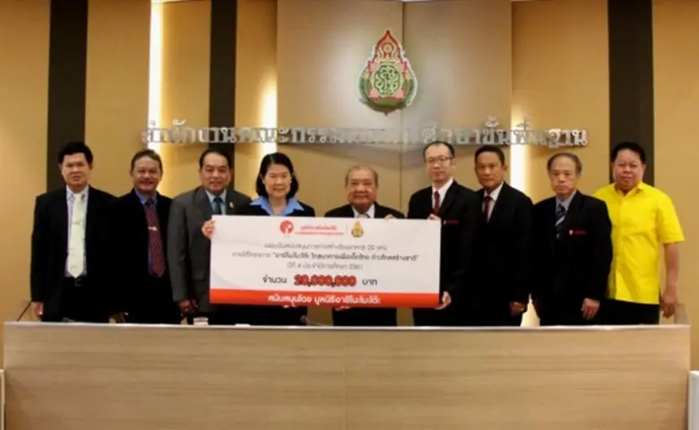 เมื่อเร็วๆ นี้ พิเชียร คูสมิทธิ์ (กลาง) ร...