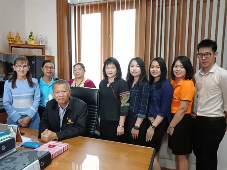 ณ ห้องทำงานหัวหน้าผู้ตรวจราชการ ส.ป.ก. กลุ่มตรวจและประสานราชการ ได้มอบของขวัญแด่หัวหน้าผู้ตรวจราชการ ส.ป.ก.(นายธราดล วัชราวิวัฒน์) เนื่องในโอกาสวันเกษียณอายุราชการ ปีงบประมาณ 2561