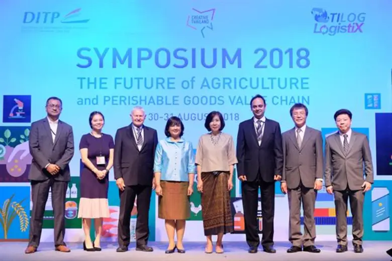 นางจันทิรา ยิมเรวัต วิวัฒน์รัตน์ (ที่ 3 จ...