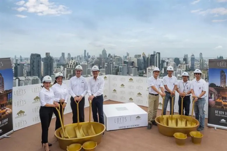 นายไลโอเนล ลี ประธานคณะกรรมการบริหาร พร้อ...